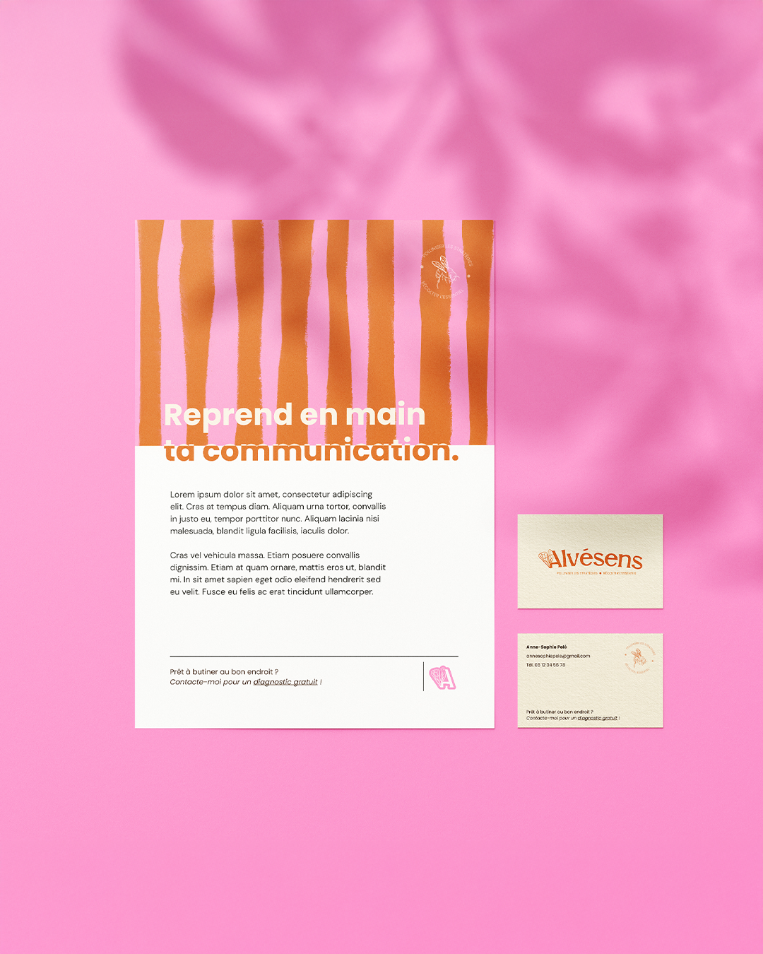 Identité visuelle Alvésens déclinée sur une affiche et des cartes de visite, branding par Atelier Lomé. Alvésens – Identité visuelle affiche et cartes de visite