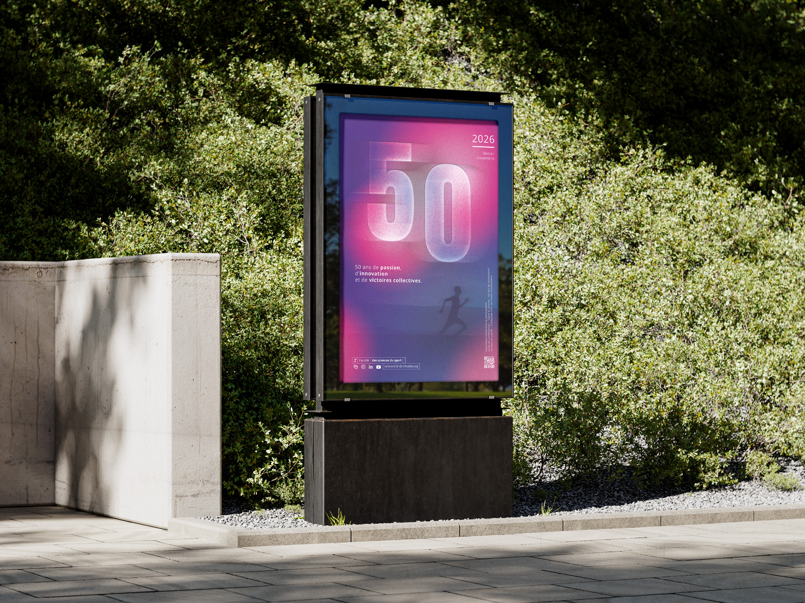 Direction artistique et stratégie de marque pour le jubilé de la F3S à Strasbourg. Mockup d’affiche urbaine illustrant le concept de mouvement et de performance.